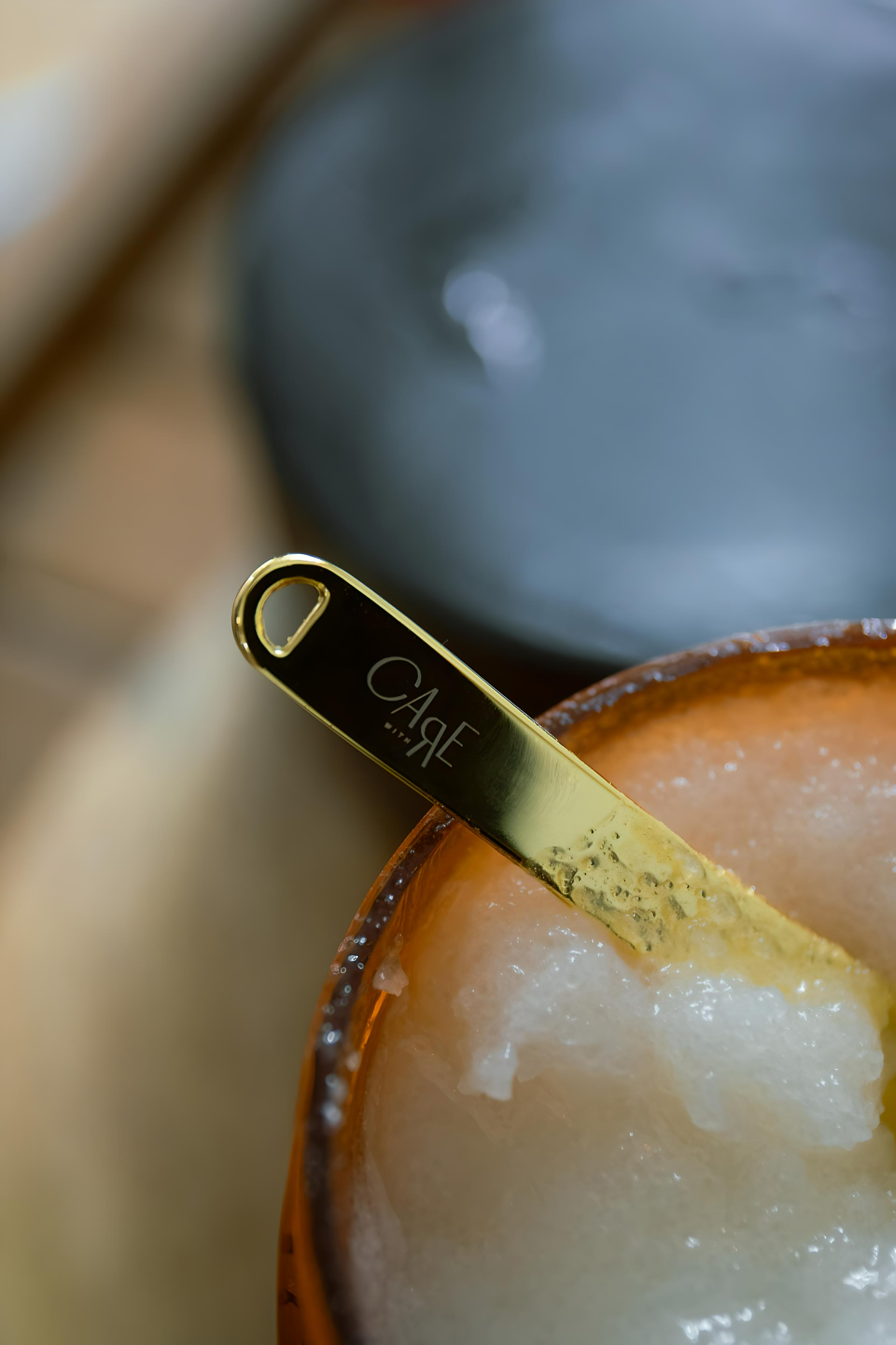 Sucre gommage : pourquoi est-il idéal pour le corps ?