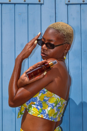 Huile pailletée pour le corps : sublimer la peau sans l’assécher